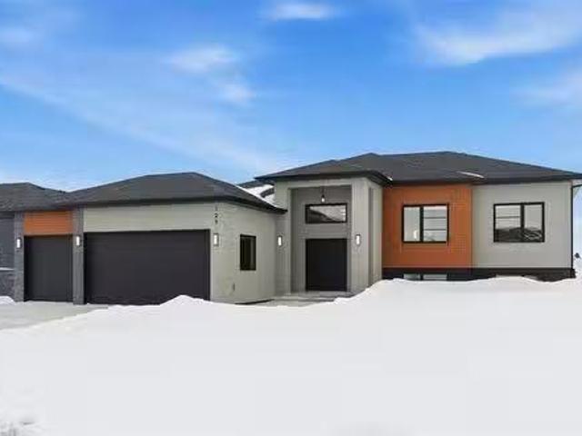 129 Wyndham Estate Drive, Steinbach, MB, R5J 2K5 house for s.