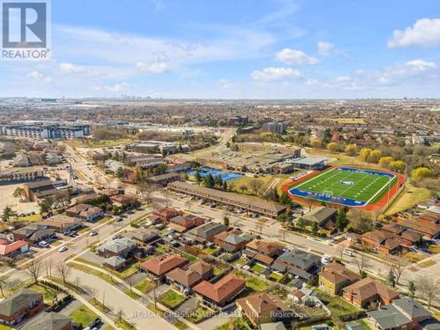 12 7450 Darcel Avenue, Mississauga, ON, L4T 2X7 townhouse for sale | Listing ID W13454 | Royal LePage