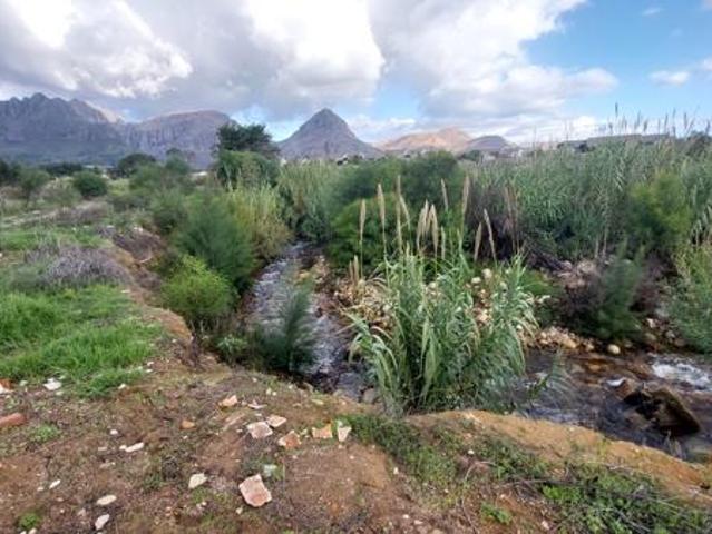 12.8 ha Land available in Amstelhof