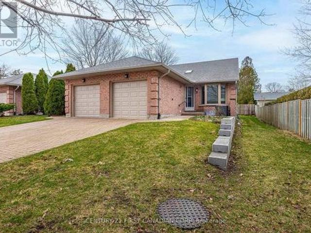12 90 Ontario Street S, Lambton Shores Grand Bend, ON, N0M 1T0 townhouse for lease | Listing ID X13455 | Royal LePage