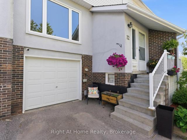 12 303 Garden Street, Whitby | 3Beds/2Bath, Townhouse, $499,900 | Condos. Ca