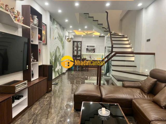 12 tỷ, 60m2, phố hoàng như tiếp, long biên, ô tô qua