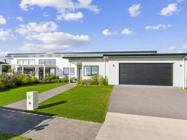 12 Takahe Drive, Paraparaumu Beach, Kapiti Coast For Sale
