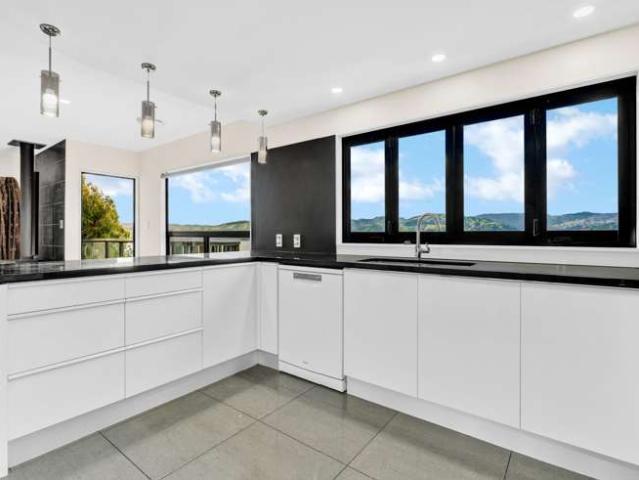 12 The Topdeck, Whitby, Porirua City