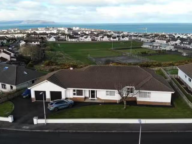 12 Warren Crescent