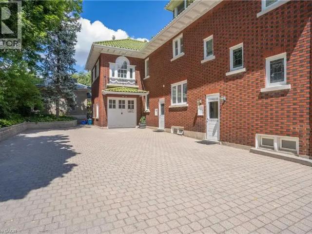 12 WELLINGTON Street N Unit# 2