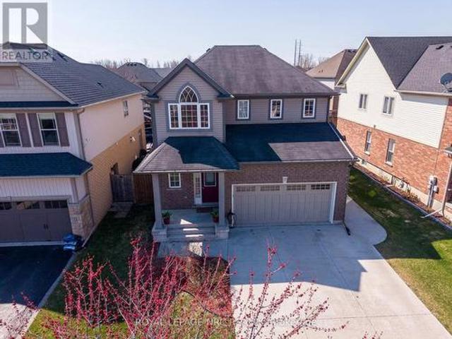 12 Wilfrid Laurier Crescent, St. Catharines Secord Woods, ON, L2P 0A4 house for sale | Listing ID X13564 | Royal LePage
