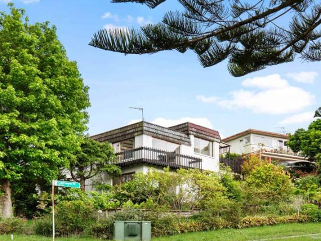 12 Woodcote Drive, Glenfield, North Shore City For Sale