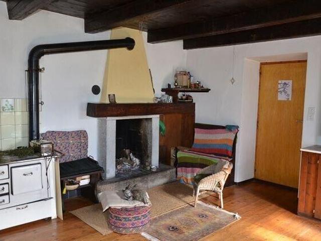 12 Zimmer Dorfhaus an sehr ruhiger, sonniger Aussichtslage/Tipica casa ticinese di 12 loc. Da rinnovare molto soleggiata, tranquilla, con bella vista | dreamo. Ch