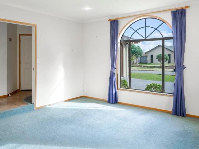 12 Alconbury Drive