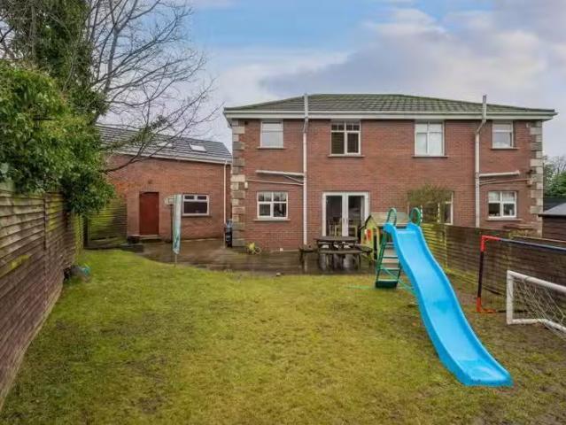 12 Ashmount Park