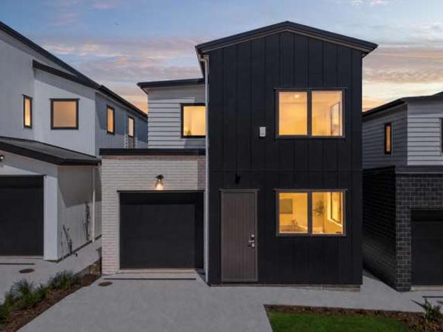 12 Arbors Track, Millwater, Rodney