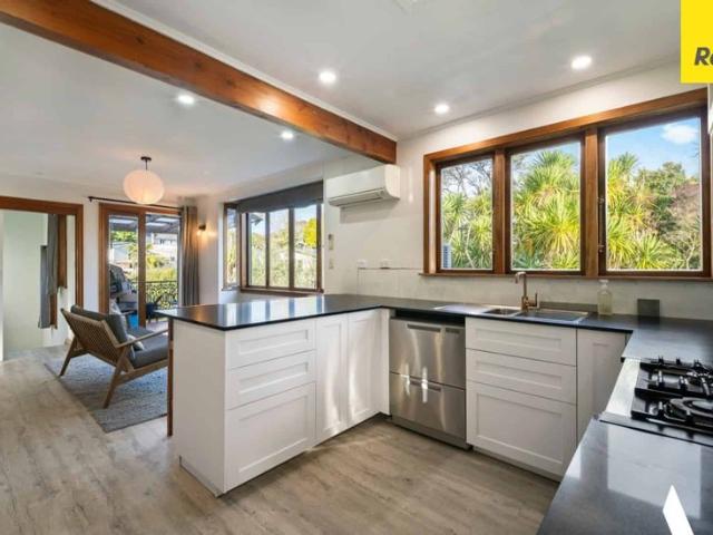 12 Atkinson Road, Titirangi