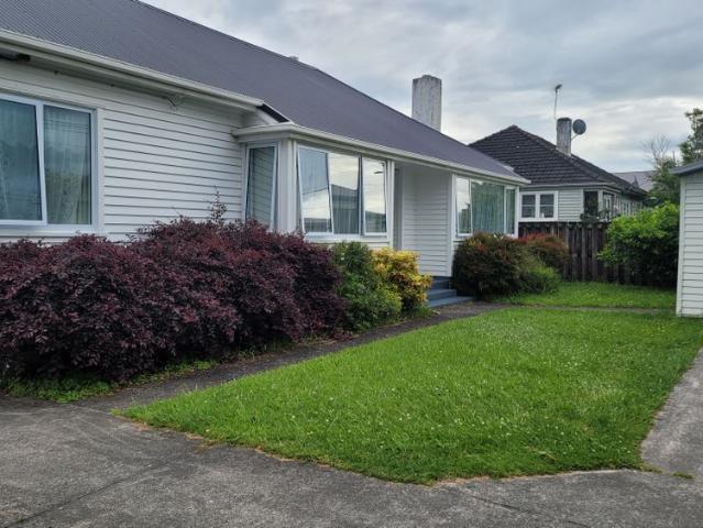 12 Bains Avenue