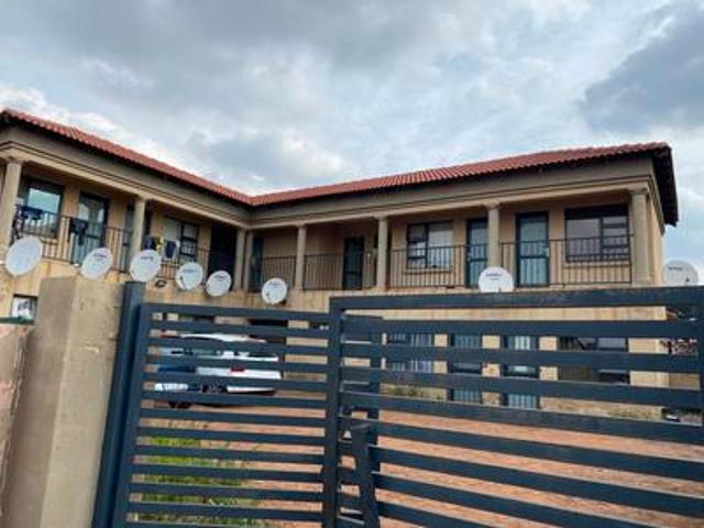 12 bedroom house on the market in le.