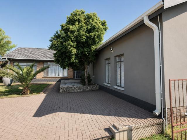12 Bedroom House For Sale in Universitas Ridge