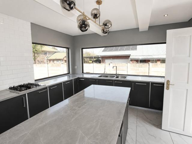 12 Bedroom House For Sale in Universitas