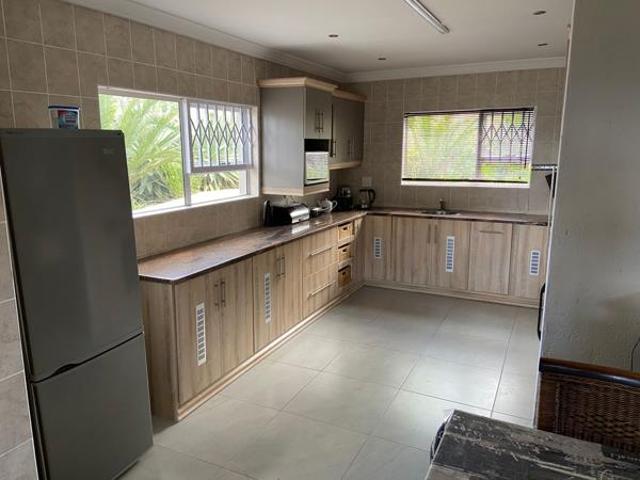 12 Bedroom House in Manaba Beach