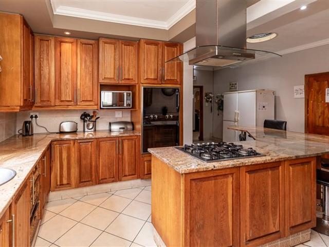 12 Bedroom House in Meerensee