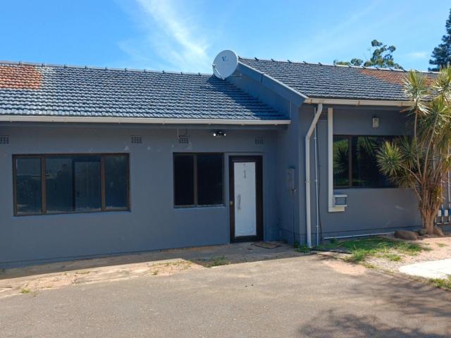 12 Bedroom House in Berea West