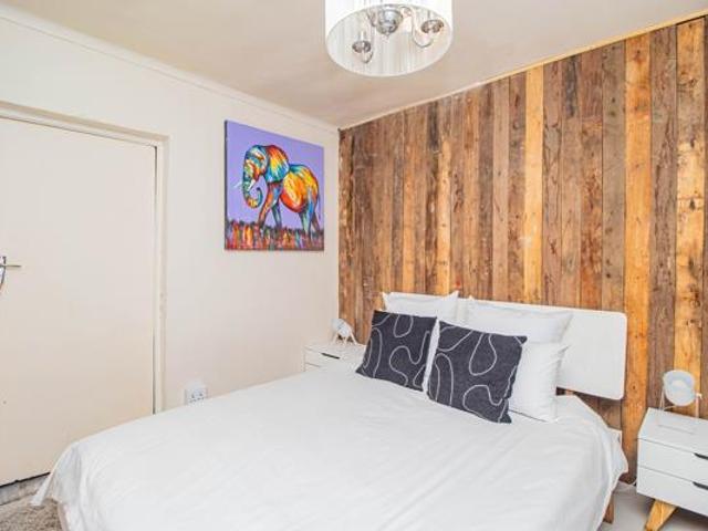 12 Bedroom House in Camps Bay
