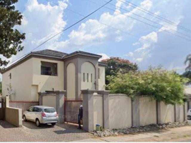 12 Bedroom House in Capital Park