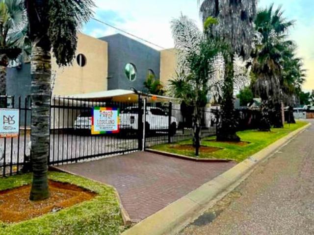 12 Bedroom House in Del Judor
