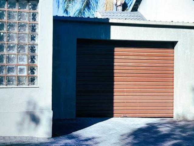 12 Bedroom House in Erasmia