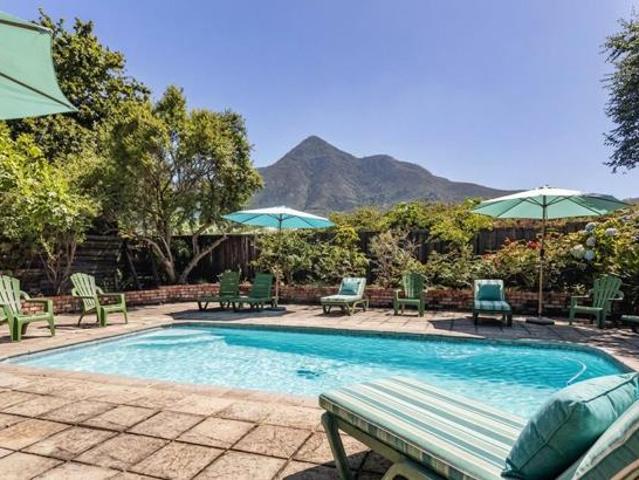 12 Bedroom House in Stormsrivier
