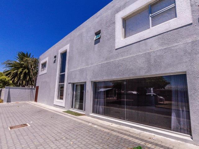 12 Bedroom House in Sanddrift