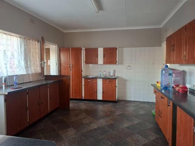 12 Bedroom House in Sonlandpark