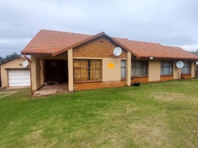 12 Bedroom House in Tasbet Park
