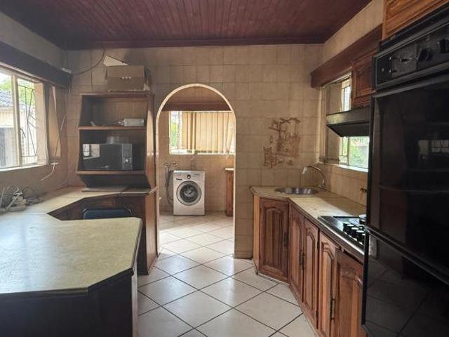 12 Bedroom House in Vanderbijlpark SE7