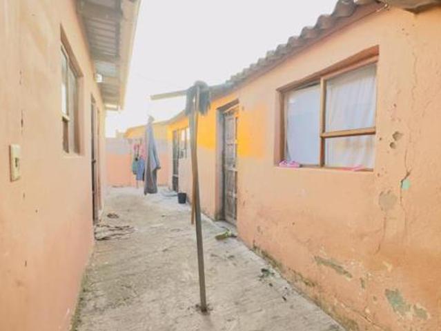 12 Bedroom House in Zwide