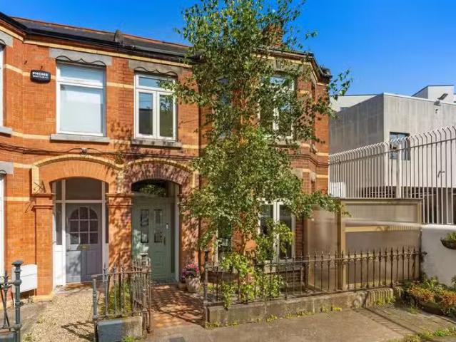 12 Belmont Park, Donnybrook, Dublin 4, D04V265 is for sale