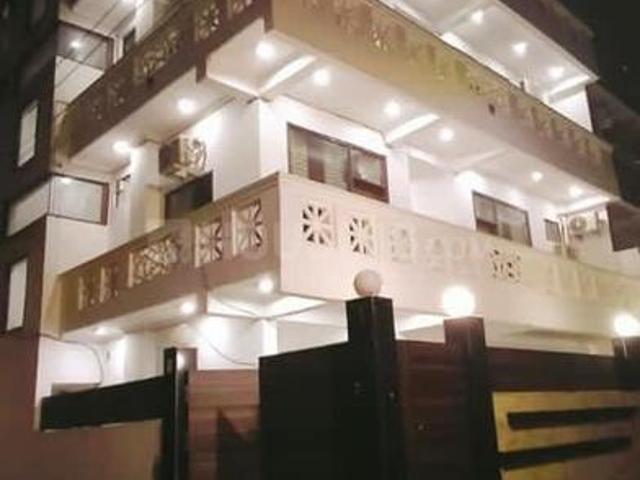 12 BHK Villa in Sector 45 for rent Noida. The reference number is 20167132