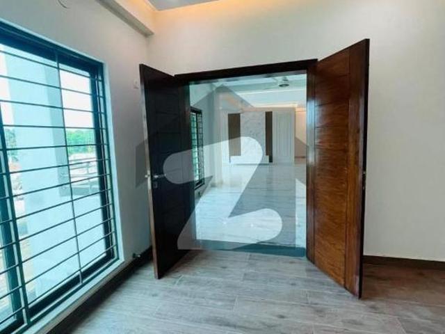 12 Brand New 4 Bed Apartment Available For Rent In Askari 10