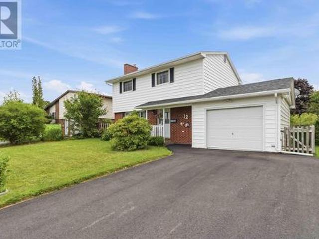 12 Briarlynn Crescent, Cole Harbour, NS, B2V 1K6 house for sale | Listing ID 202617 | Royal LePage