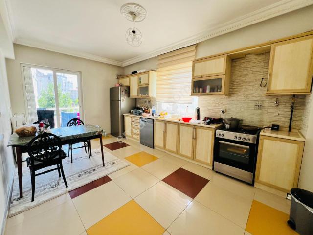 12.cadde 'de Site İçerisinde, Arakat Geniş Ve Konforlu 3+1 Daire