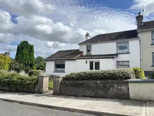 12 Carrigeen Cottages, Cahir, Co. Tipperary, E21KT32 is for sale