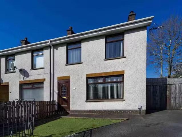 12 Causeway End Gardens