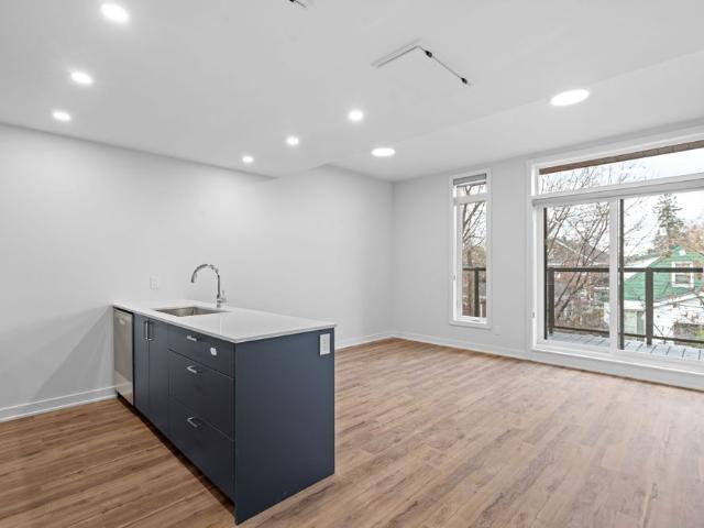 12 Chapleau Ave Ottawa, ON K1M 1E3, Canada