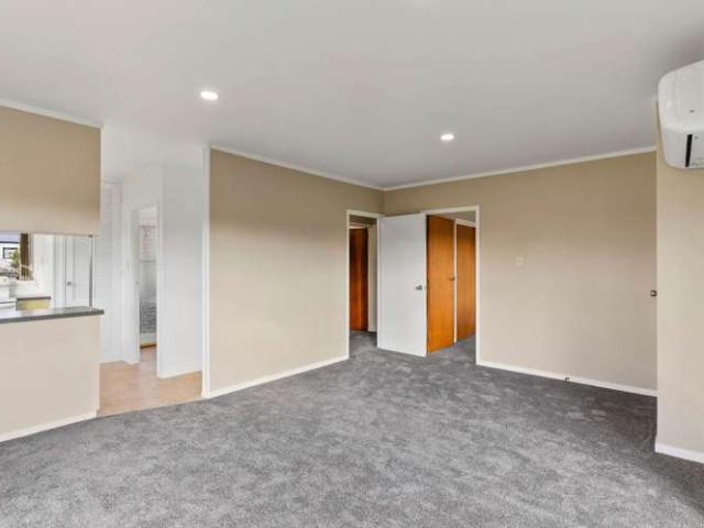 1/2 Cheval Drive, Totara Vale, North Shore City