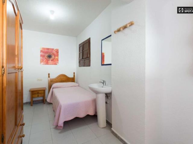 12 Dormitorio Shared Living/Roommate Granada Granada 101672196