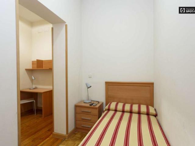 12 Dormitorio Shared Living/Roommate Madrid Madrid LS101812101