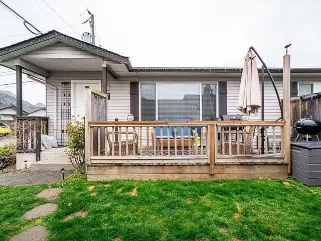 1/2 Duplex for sale in Chilliwack, Sardis, 47 5648 Vedder Road.