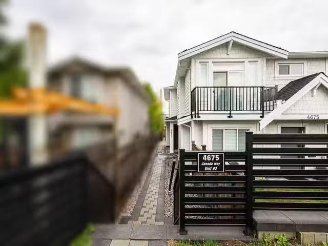 1/2 Duplex for sale in Burnaby, Burnaby North, #2 4675 Canada.