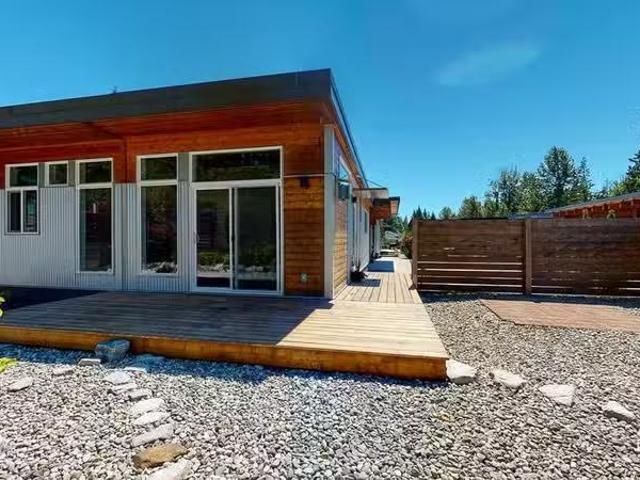 1/2 Duplex for sale in Gibsons & Area, Gibsons, Sunshine Coast.