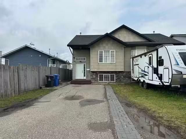 1/2 Duplex for sale in Fort St. John, Fort St. John, 8413 87 S.