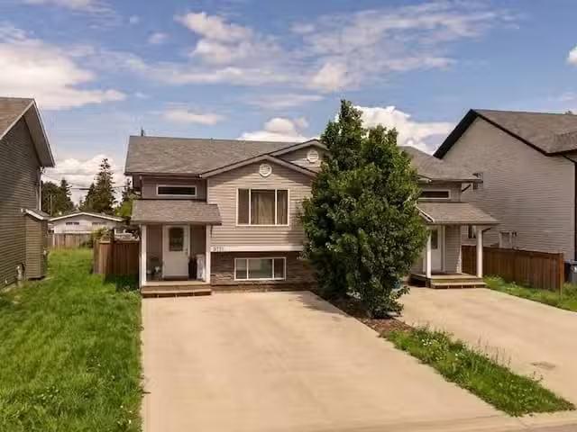 1/2 Duplex for sale in Fort St. John, Fort St. John, 9218 102.